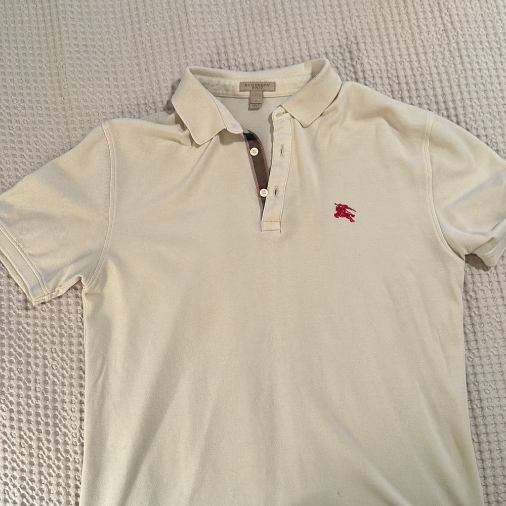 Burberry polo pique T-shirt excellent condition just collecting dust size M
